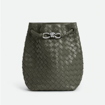 보테가 베네타 스몰 안디아모 버킷 인트레치아토 램스킨 숄더 크로스백 855759