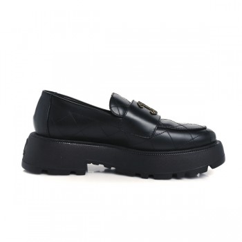 샤넬 24B 체인 CC 로고 카프스킨 로퍼 블랙 샴페인골드