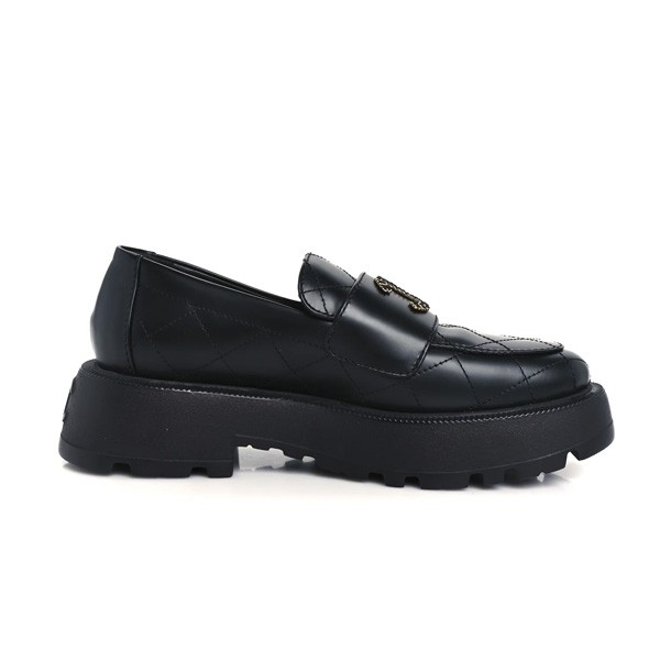 샤넬 24B 체인 CC 로고 카프스킨 로퍼 블랙 샴페인골드