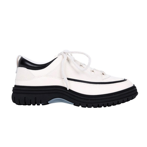 샤넬 스웨이드 카프스킨 스니커즈 화이트 블랙