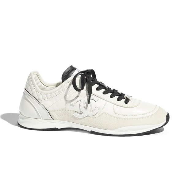 샤넬 카프스킨 벨벳 카프스킨 스니커즈 화이트 블랙